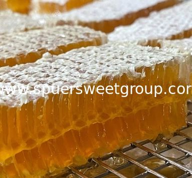 Premium All Natural Raw China Bee Honeycomb Food Grade 100% Pure Edible Honey Comb with Whole Frame Beehive Honey 2kg